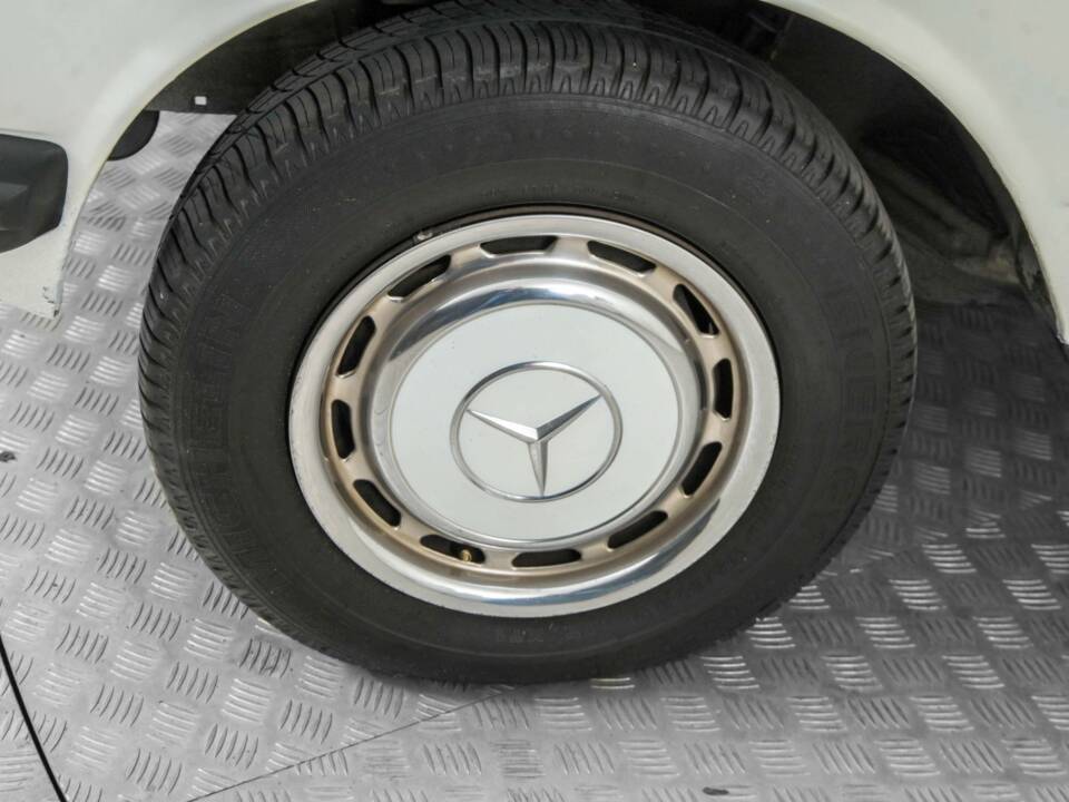 Image 23/50 of Mercedes-Benz 300 D (1980)