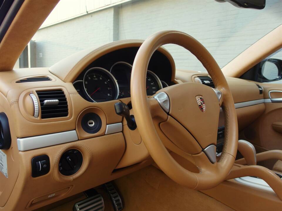 Image 43/98 of Porsche Cayenne GTS (2008)