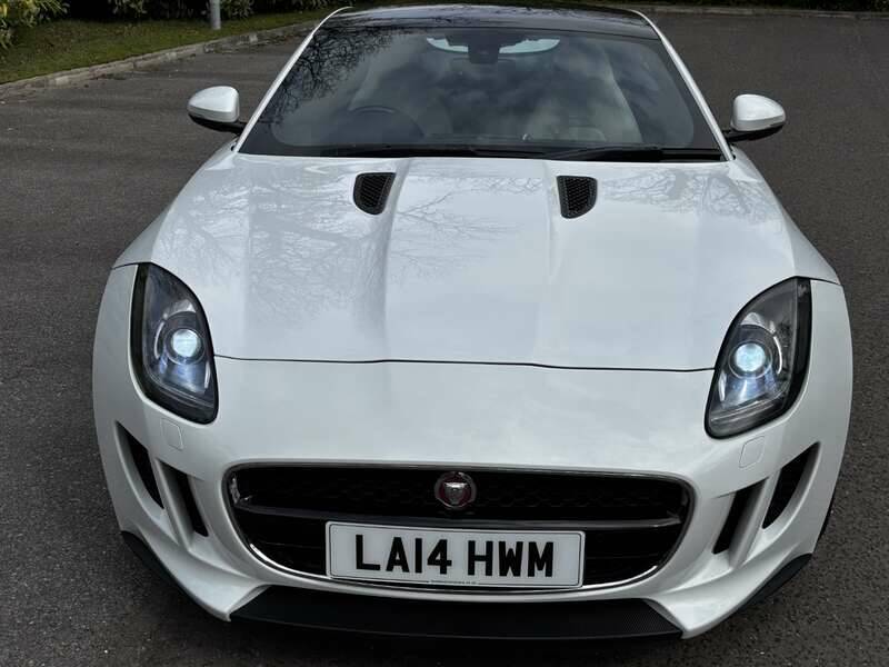 Image 30/50 of Jaguar F-Type (2014)