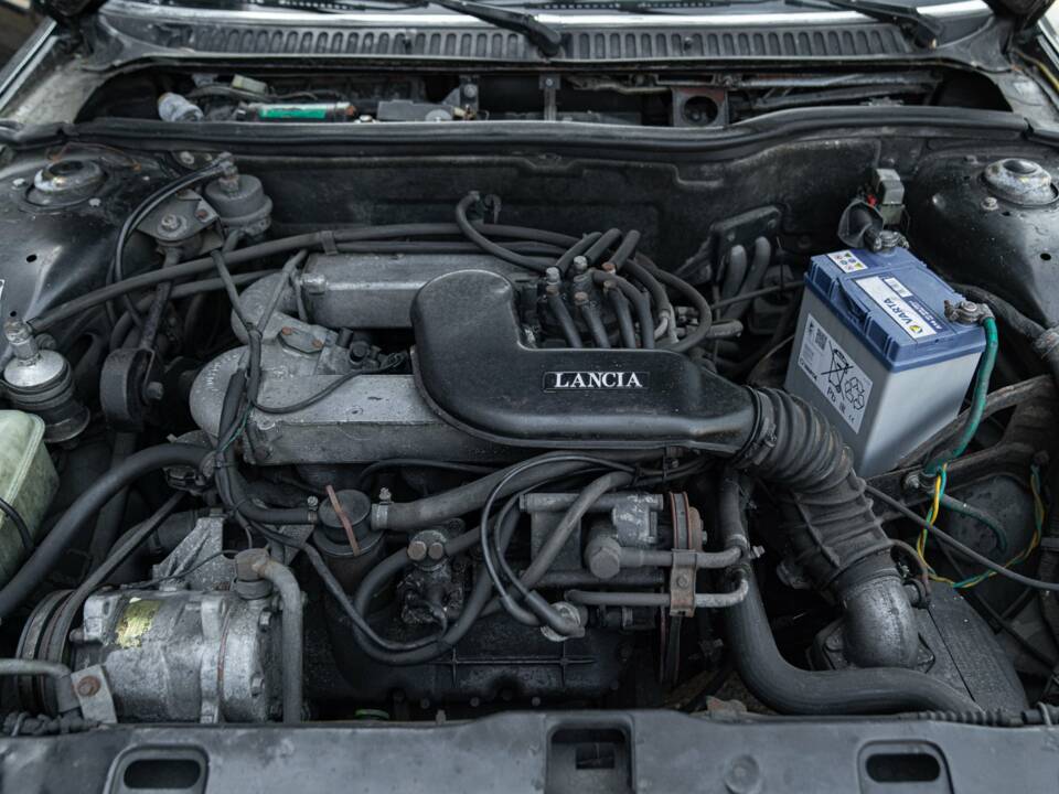 Bild 38/40 von Lancia Thema 6V (1985)