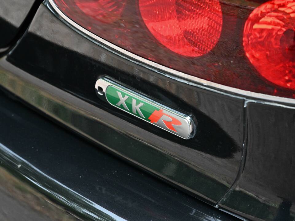 Image 18/50 of Jaguar XKR (2006)