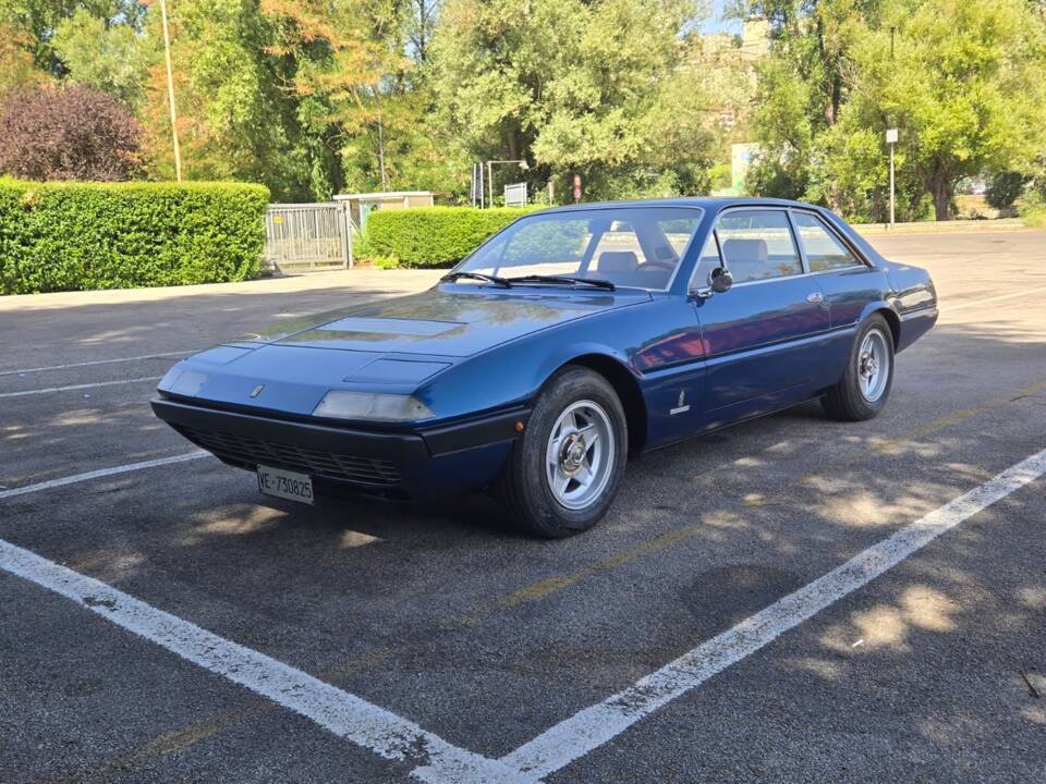 Image 23/77 of Ferrari 365 GT4 2+2 (1975)