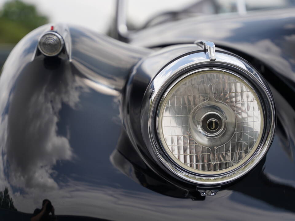 Image 45/50 of Jaguar XK 140 DHC (1956)