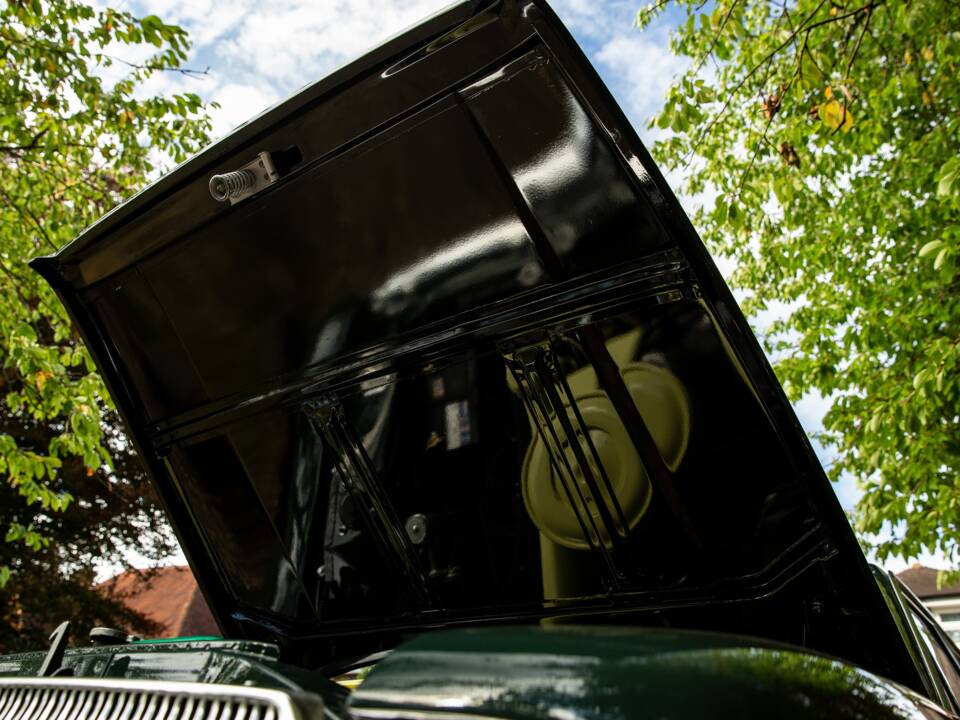 Image 33/44 of Ford Zodiac MkIII (1964)