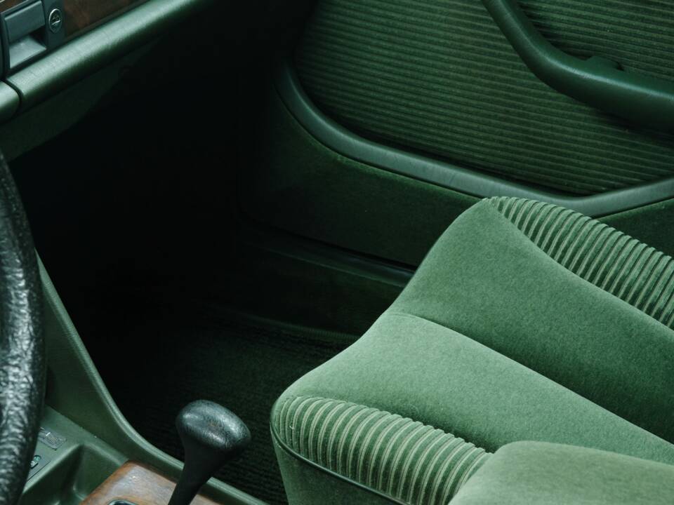 Bild 44/50 von Mercedes-Benz 300 SEL (1986)