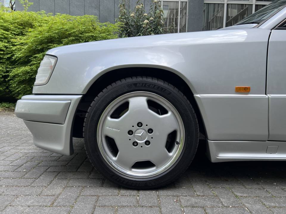 Imagen 18/30 de Mercedes-Benz E 36 AMG (1995)