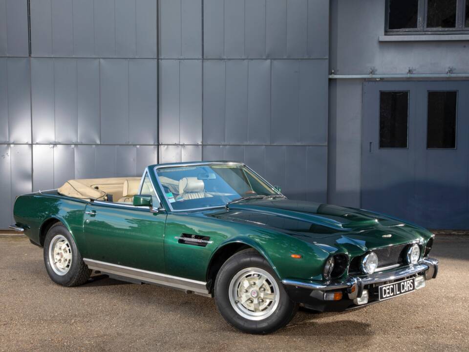 Image 5/20 of Aston Martin V8 (1981)