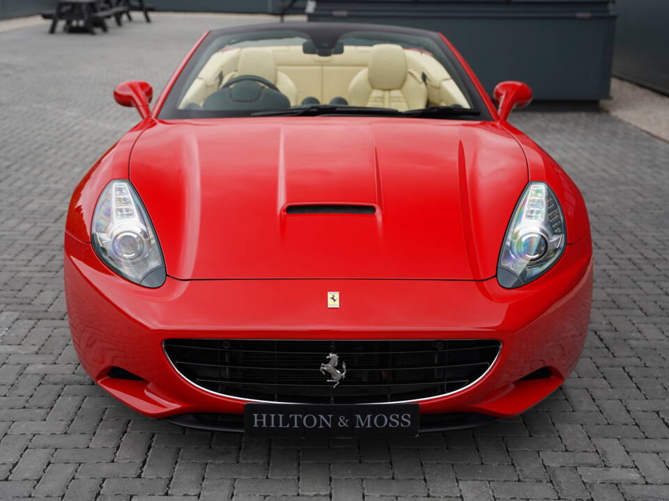 Image 30/50 of Ferrari California (2010)