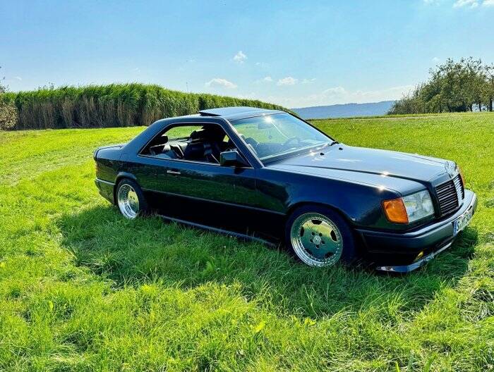 Image 4/7 de Mercedes-Benz 300 CE-24 3.4 AMG (1992)