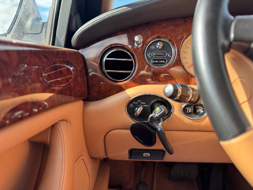 Image 21/44 of Bentley Arnage Green Label (2000)