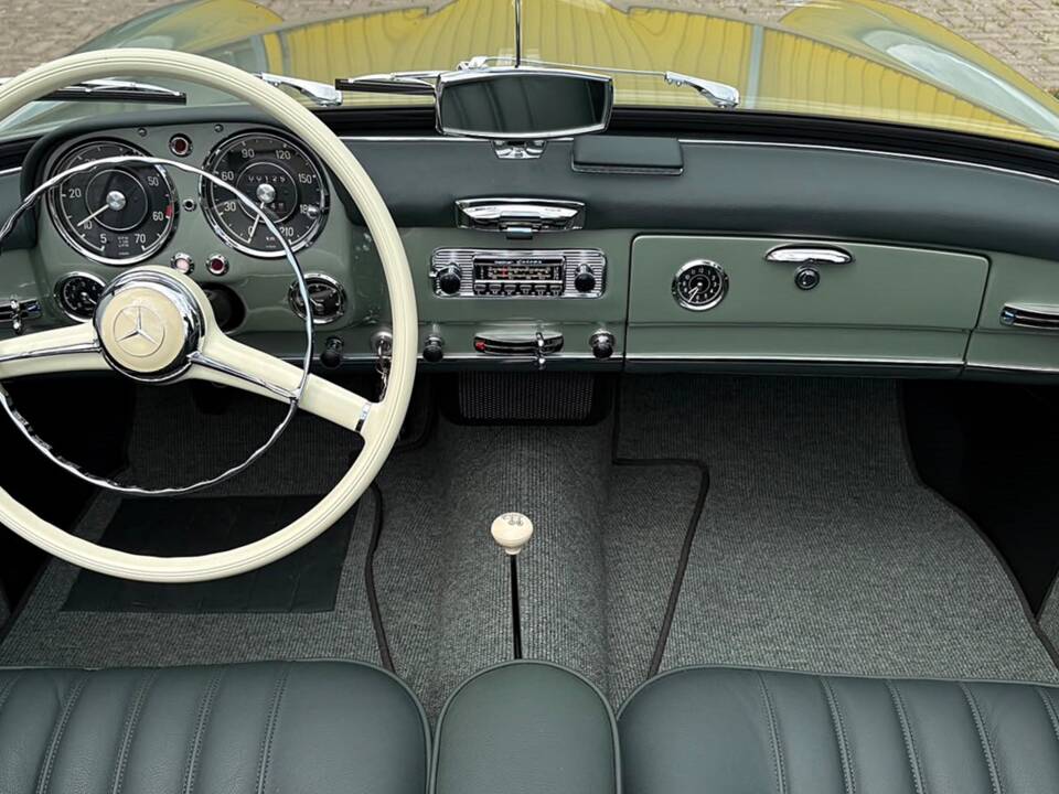 Image 21/25 of Mercedes-Benz 190 SL (1957)