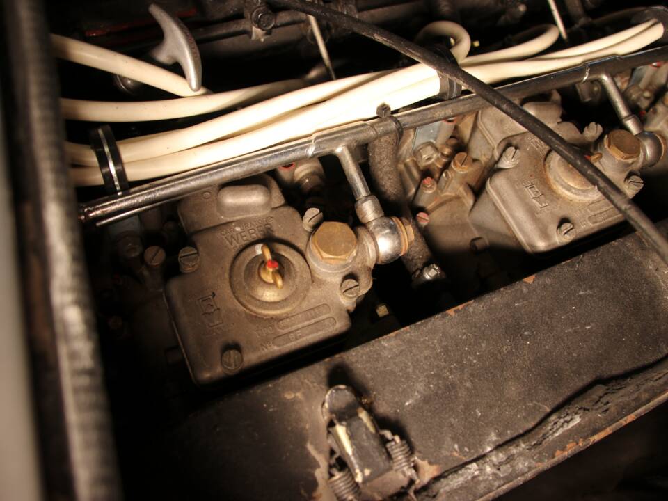 Immagine 15/34 di Ferrari 400 GT/4 2+2 (1977)