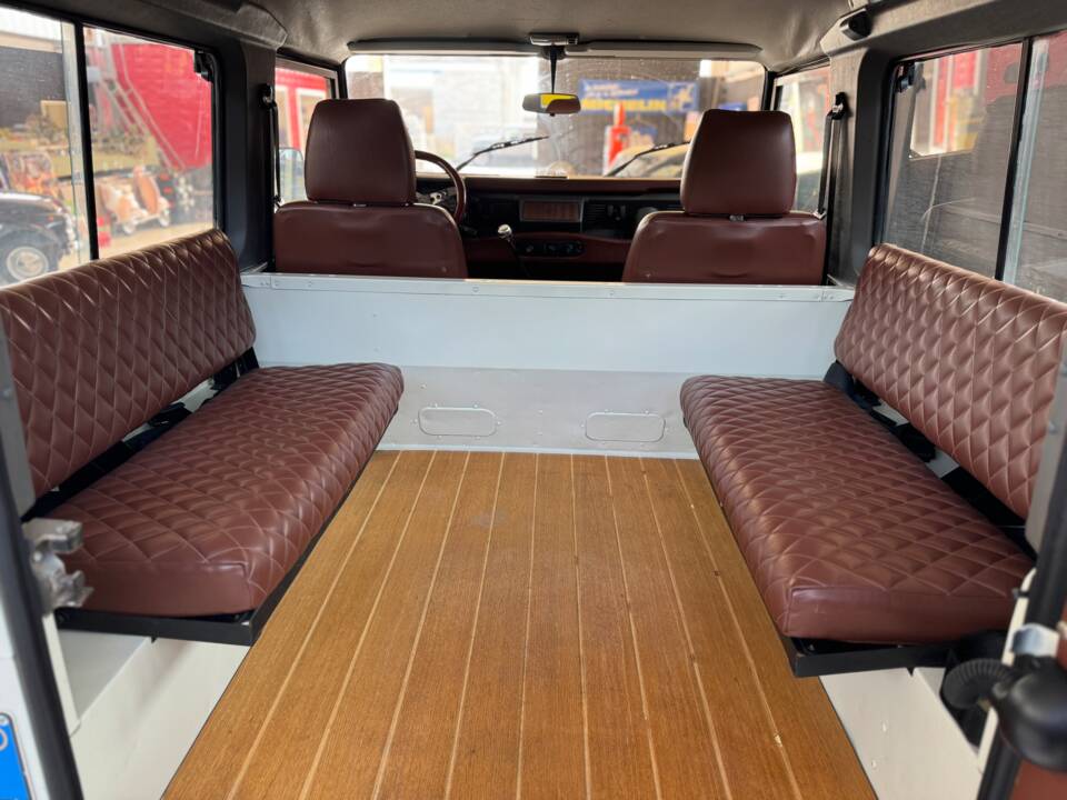 Bild 40/61 von Land Rover Defender 90 Td5 (2000)