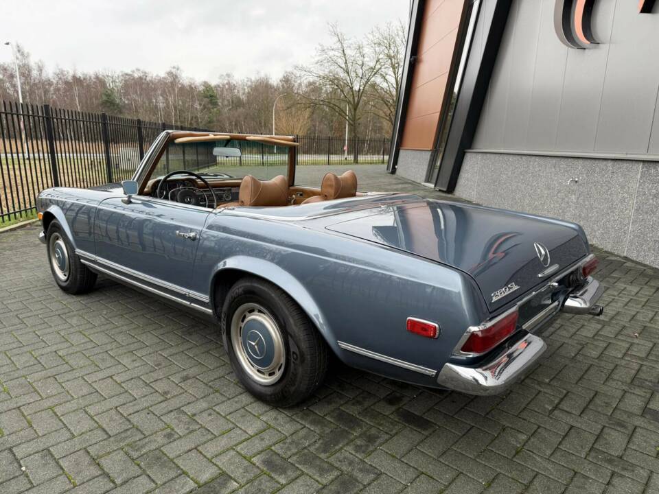 Immagine 6/50 di Mercedes-Benz 280 SL (1969)