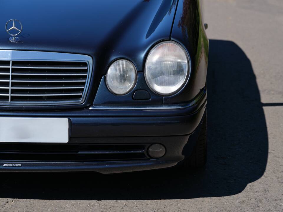 Immagine 20/50 di Mercedes-Benz E 55 AMG (1999)
