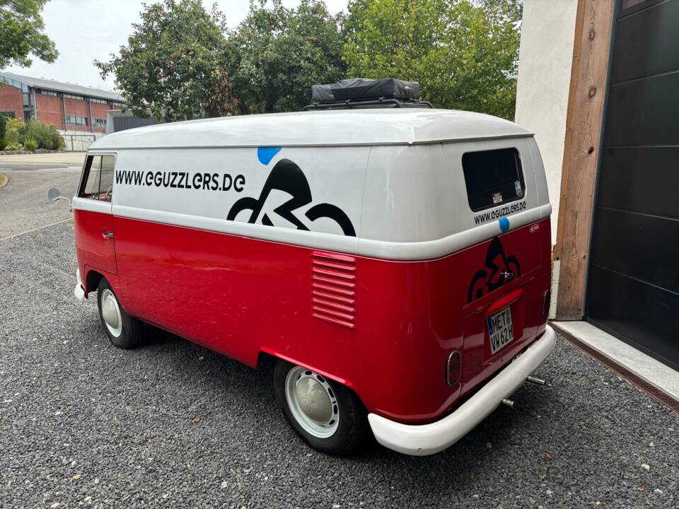 Image 4/10 of Volkswagen T1 panel van (1962)
