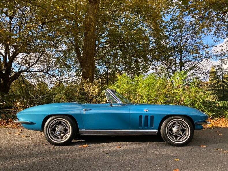 Bild 2/50 von Chevrolet Corvette Sting Ray Convertible (1966)