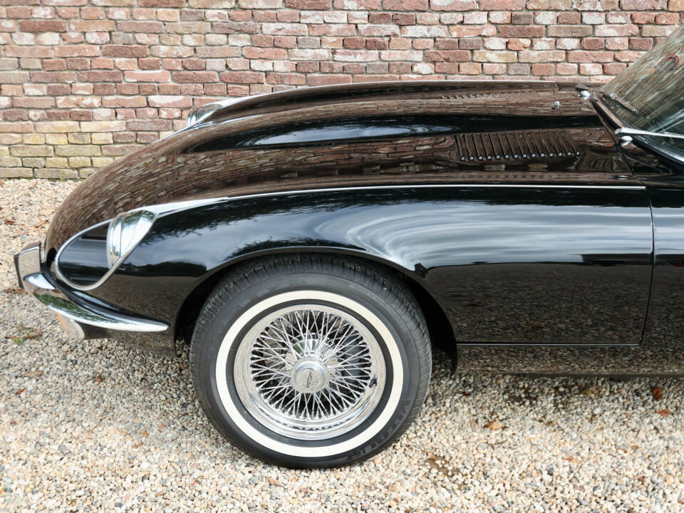 Image 14/50 of Jaguar E-Type V12 (1974)