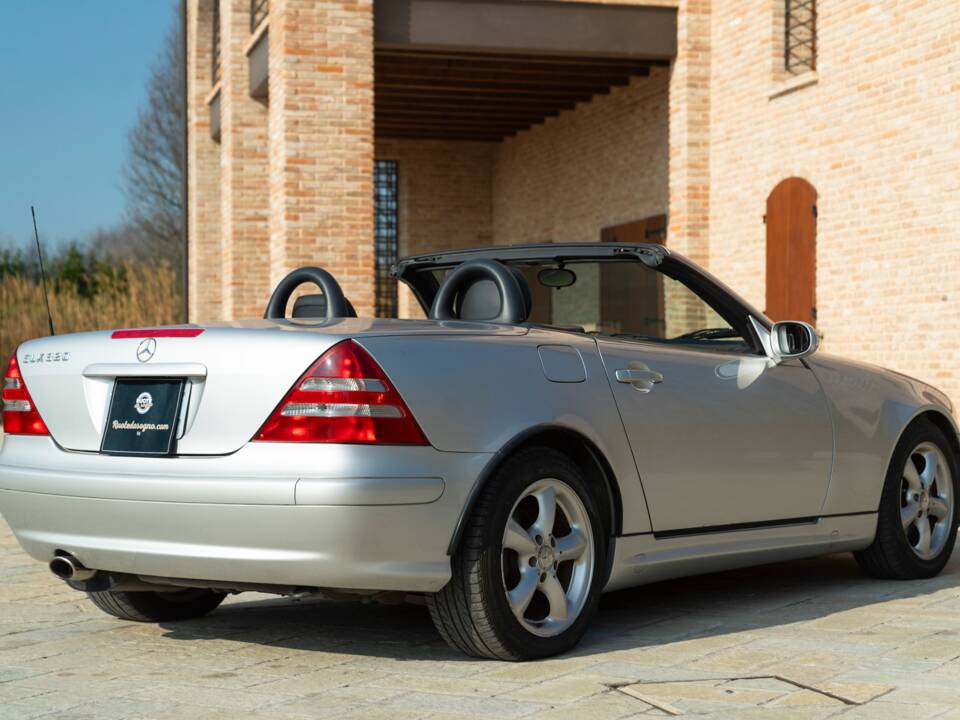 Obraz 6/48 pojazdu Mercedes-Benz SLK 320 (2001)