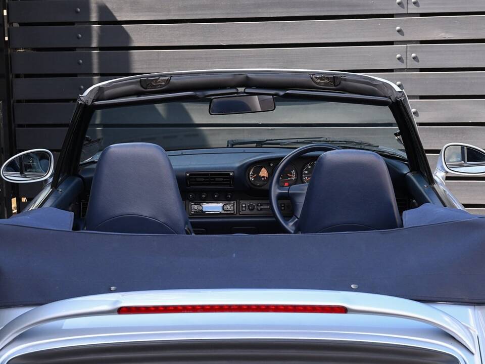 Immagine 44/53 di Porsche 911 Carrera (1994)