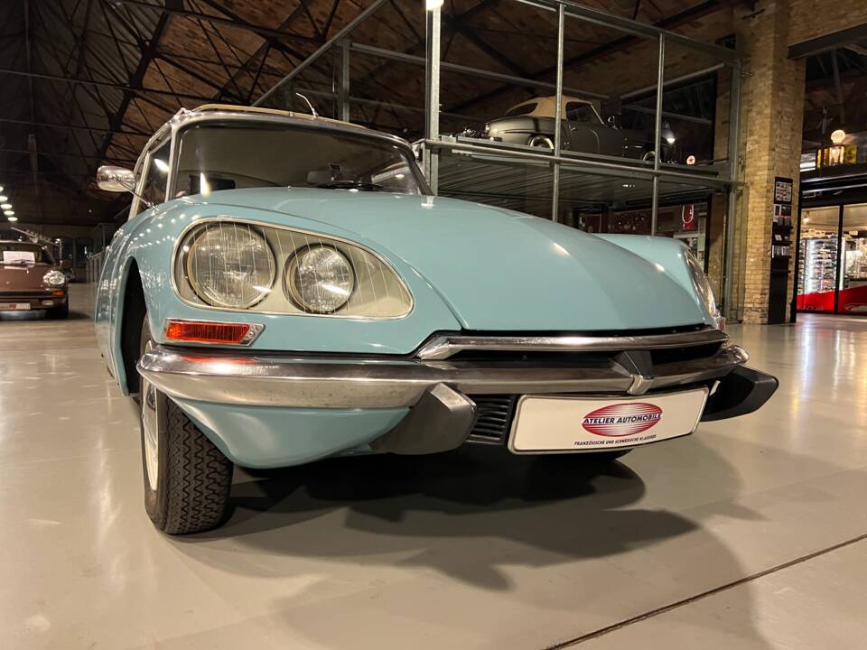 Image 4/32 de Citroën DS 20 Commerciale (1973)