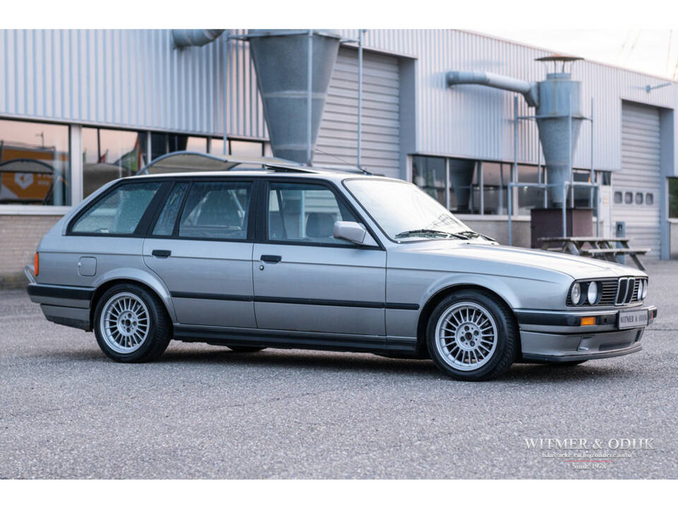 Image 23/50 de BMW 320i Touring (1989)