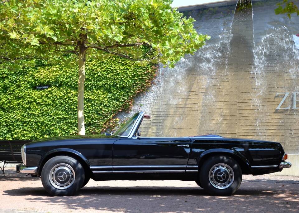 Image 3/26 of Mercedes-Benz 280 SL (1970)