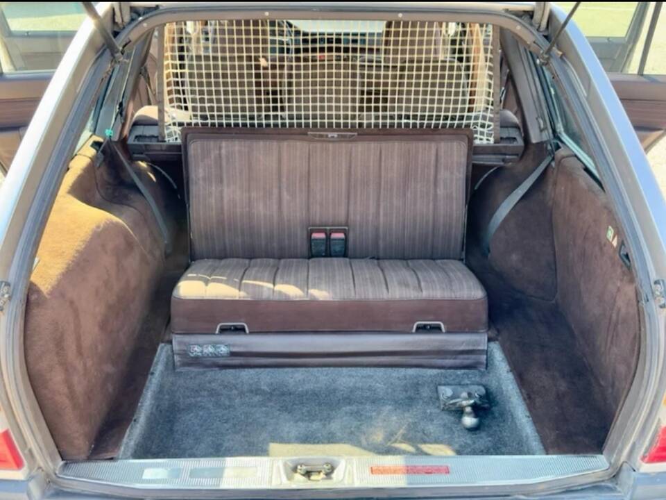 Image 6/23 of Mercedes-Benz 300 TD (1987)