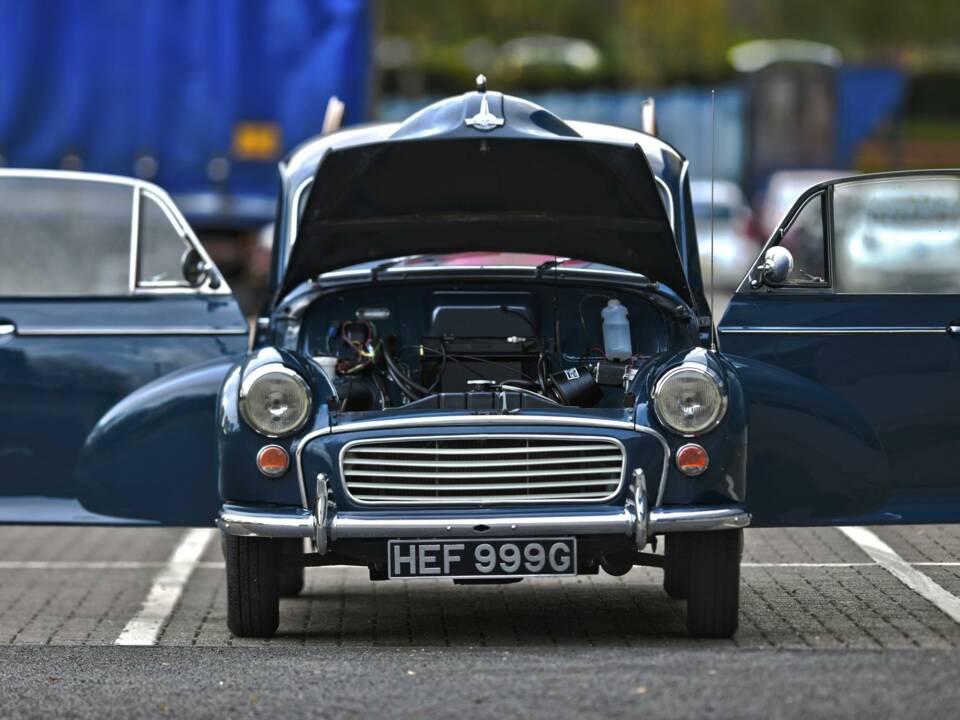 Image 18/50 of Morris Minor 1000 Traveller (1969)