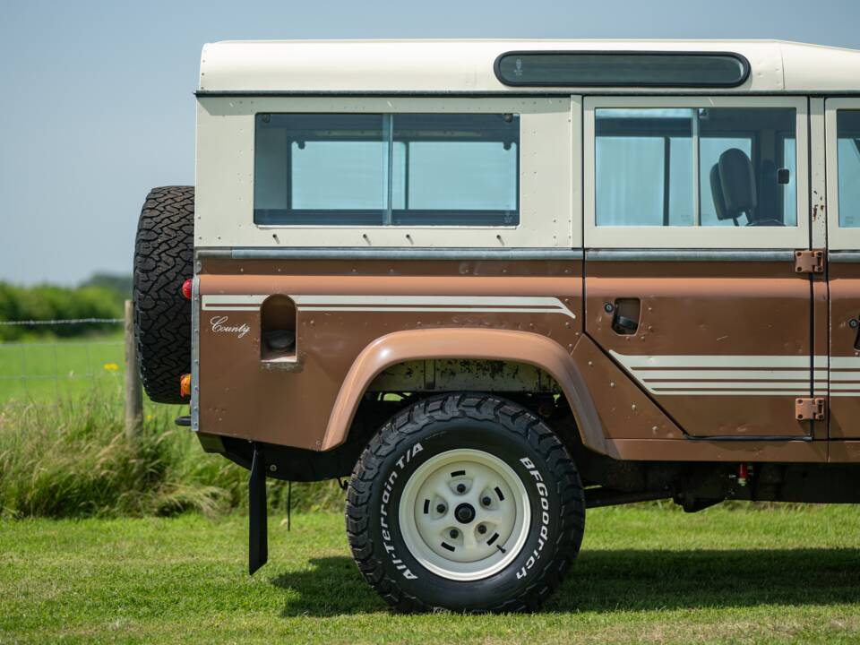 Image 32/33 of Land Rover Defender 110 (1983)
