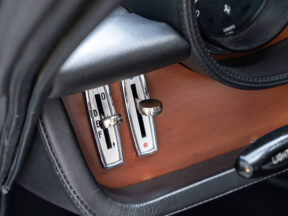 Image 31/69 of Ferrari 365 GT 2+2 (1969)