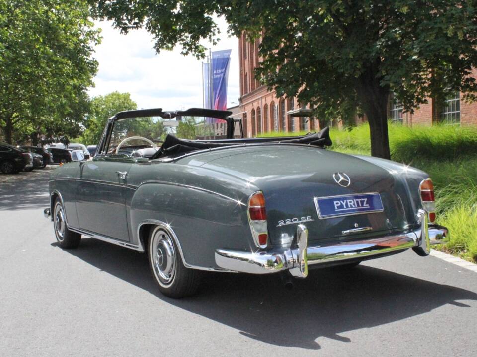 Immagine 17/17 di Mercedes-Benz 220 SE Cabriolet (1960)