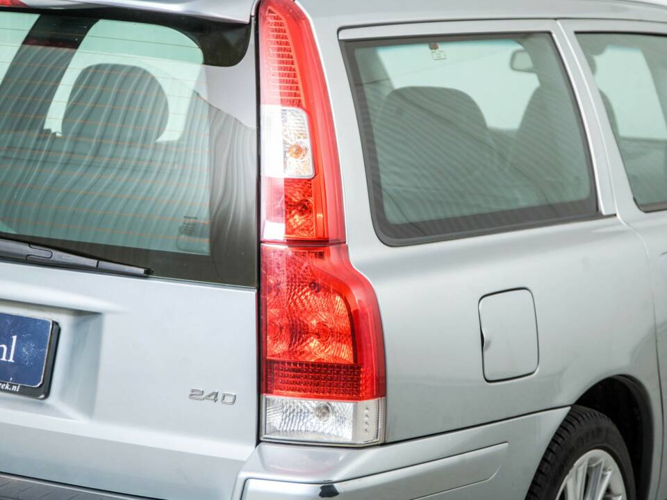 Image 27/36 of Volvo V70 D5 (2008)