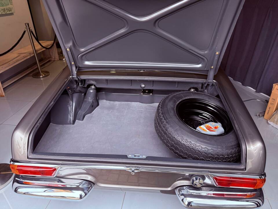 Image 26/36 of Mercedes-Benz 230 SL (1966)