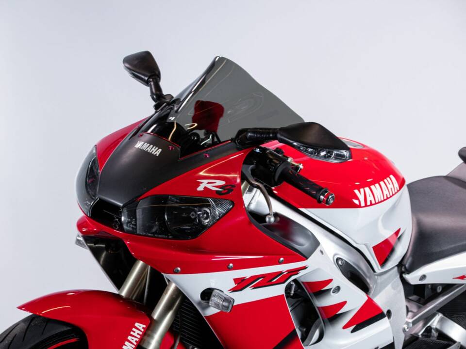 Image 8/14 of Yamaha DUMMY (2000)