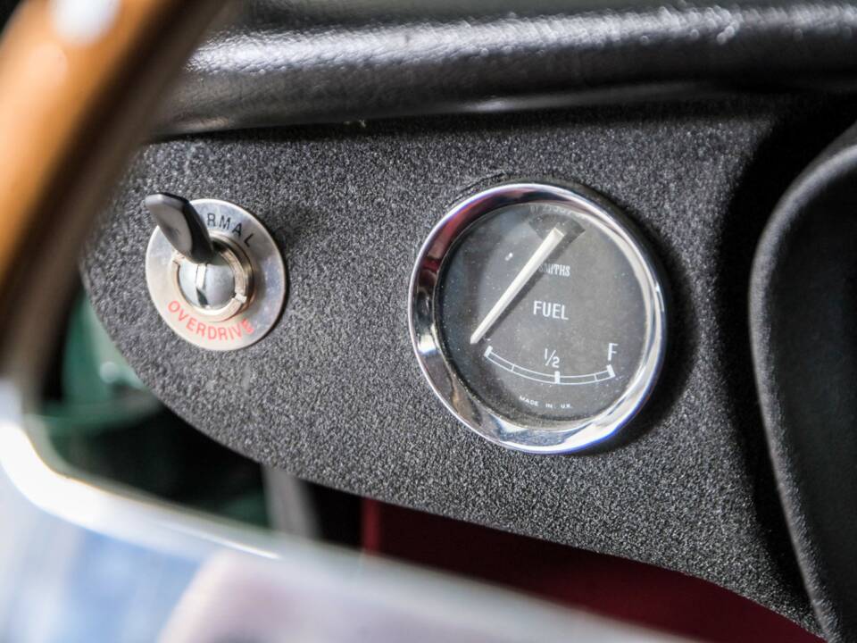 Image 20/50 de MG MGB GT (1966)