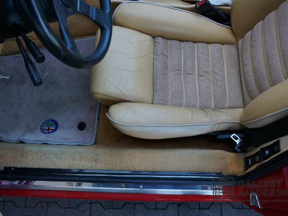 Immagine 26/50 di Alfa Romeo 2.0 Spider (1991)