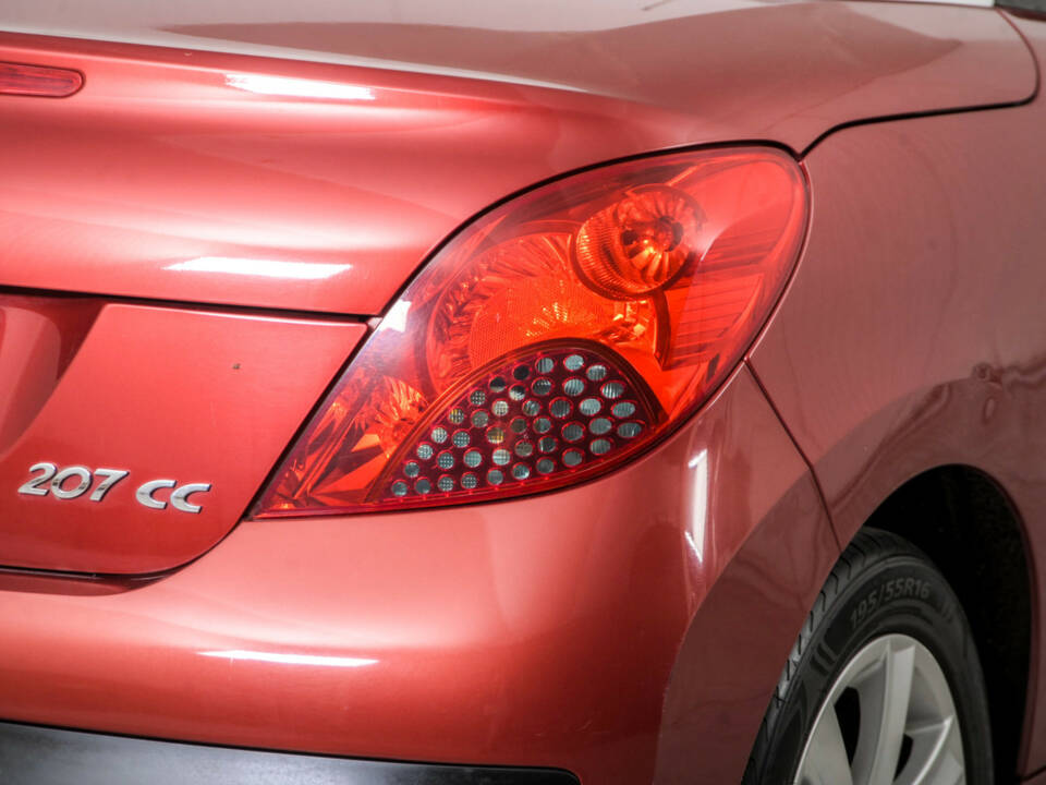 Imagen 30/50 de Peugeot 207 CC 1.6 VTi (2008)
