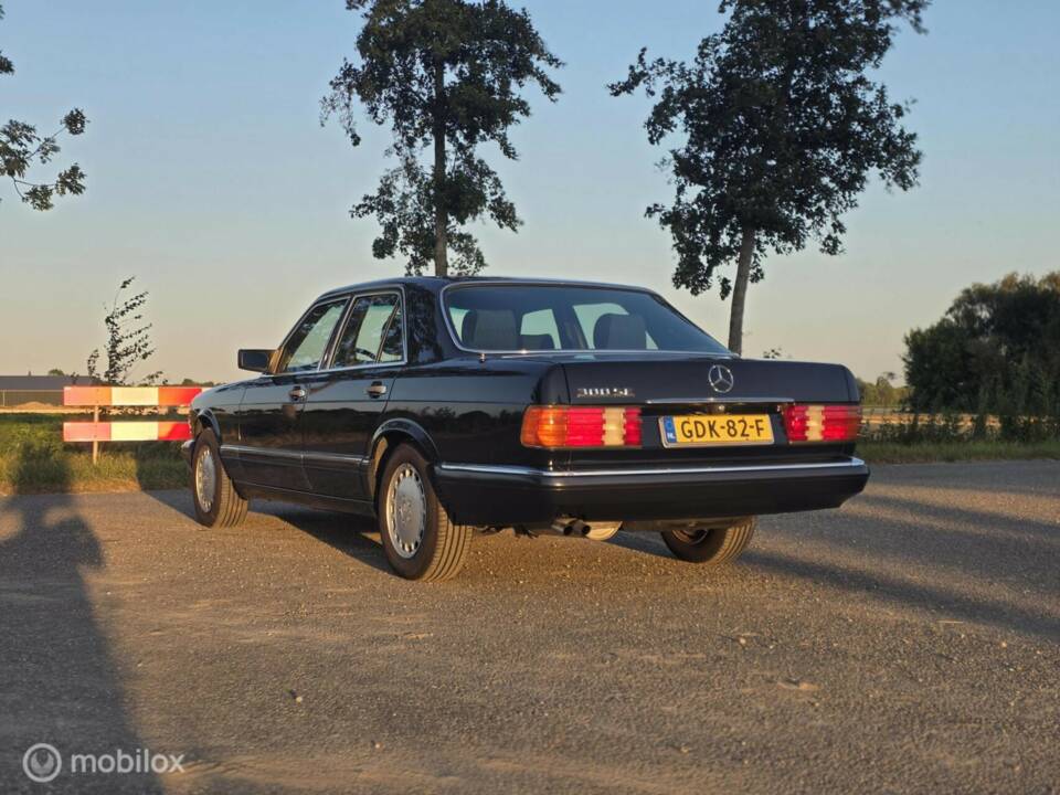 Image 14/50 de Mercedes-Benz 300 SE (1989)
