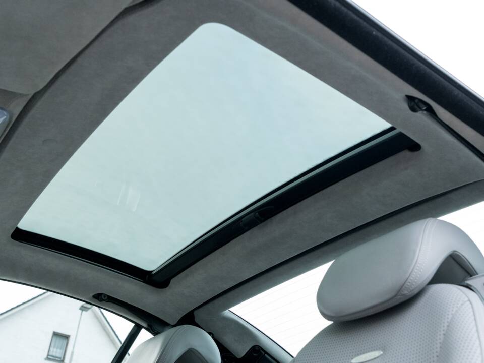 Image 33/42 of Mercedes-Benz SL 65 AMG (2006)