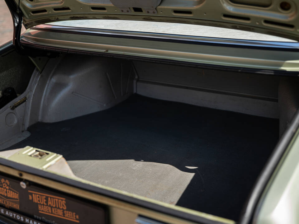 Image 21/46 of BMW 525 (1978)