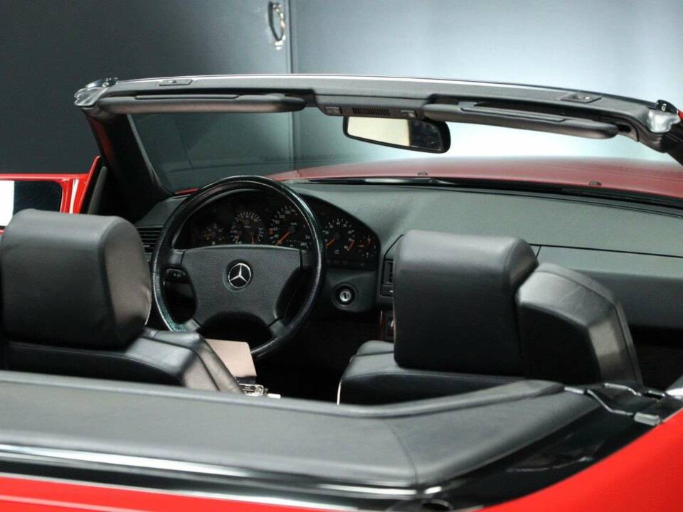 Imagen 19/30 de Mercedes-Benz 300 SL-24 (1991)