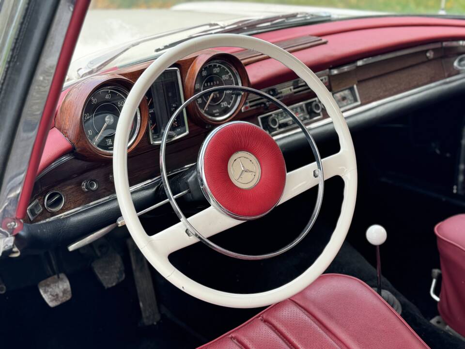 Image 17/132 of Mercedes-Benz 220 SE b (1963)