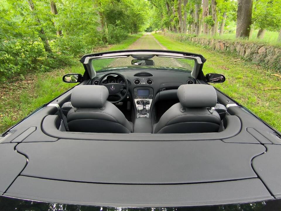 Imagen 19/58 de Mercedes-Benz SL 350 (2005)