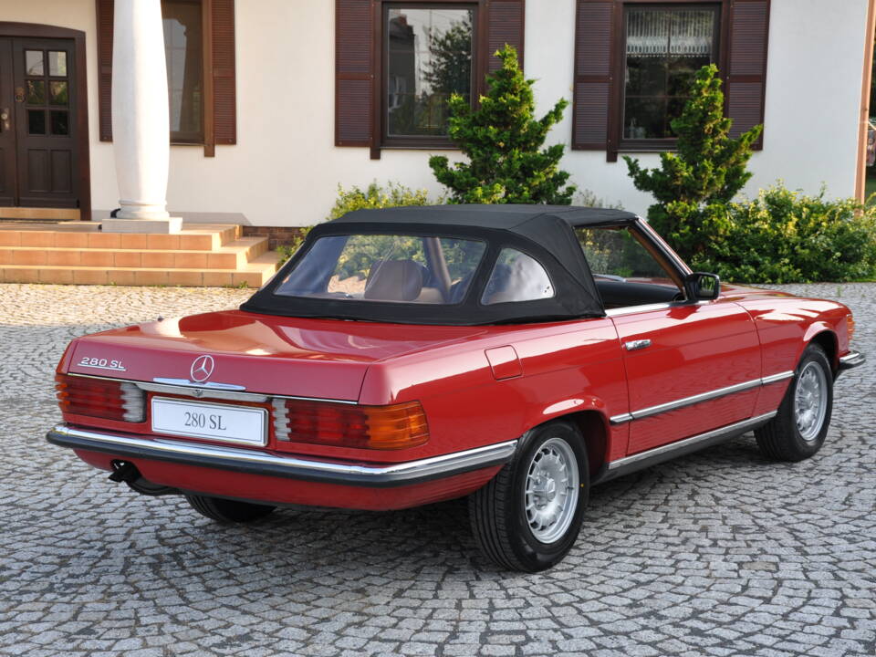 Image 5/52 de Mercedes-Benz 280 SL (1985)