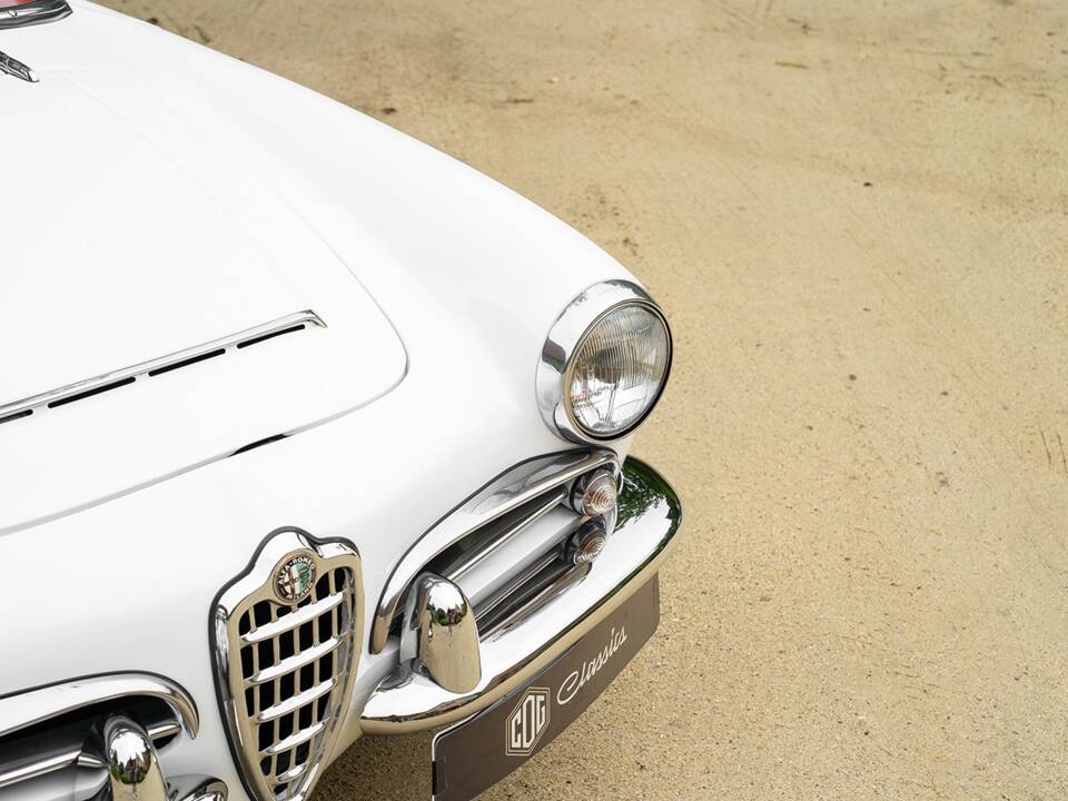 Immagine 13/43 di Alfa Romeo Giulia 1600 Spider (1964)