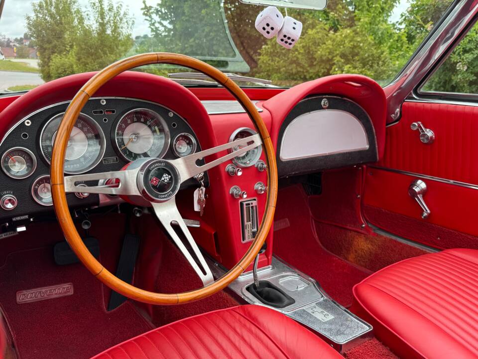 Image 22/52 of Chevrolet Corvette Sting Ray Convertible (1963)