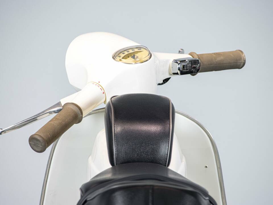 Image 32/41 de Piaggio Vespa 50 SS (1966)