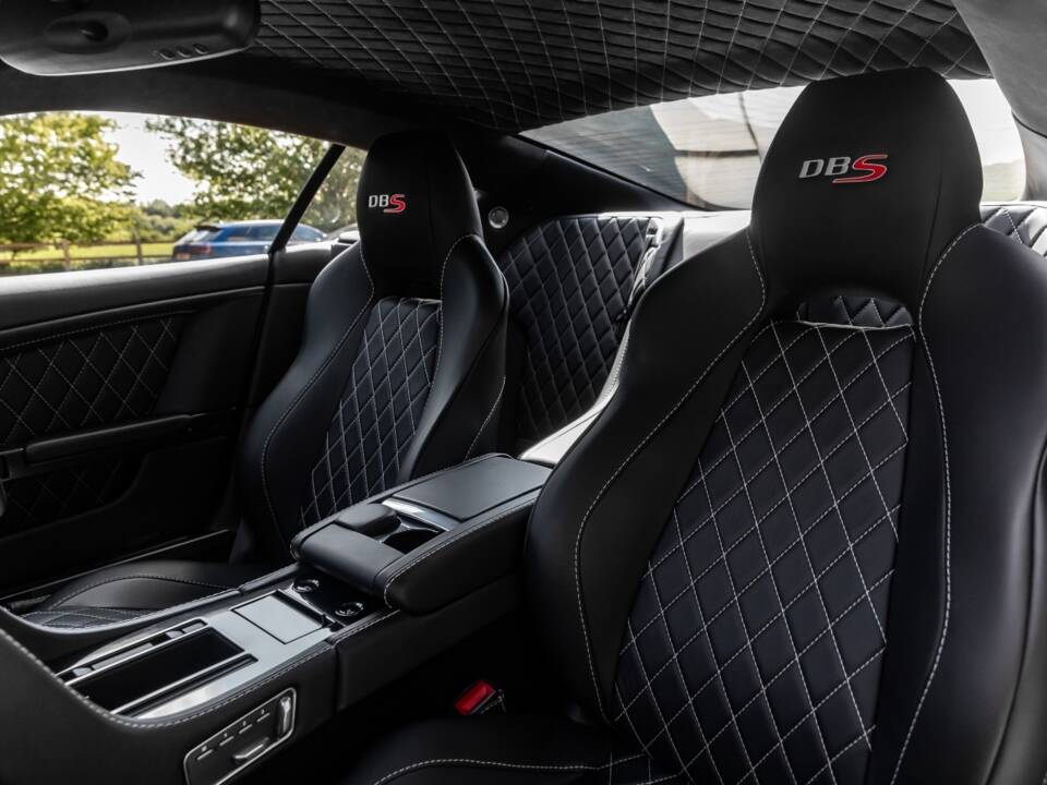 Image 44/59 of Aston Martin DBS (2012)