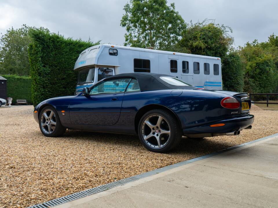 Image 45/50 of Jaguar XKR (2000)